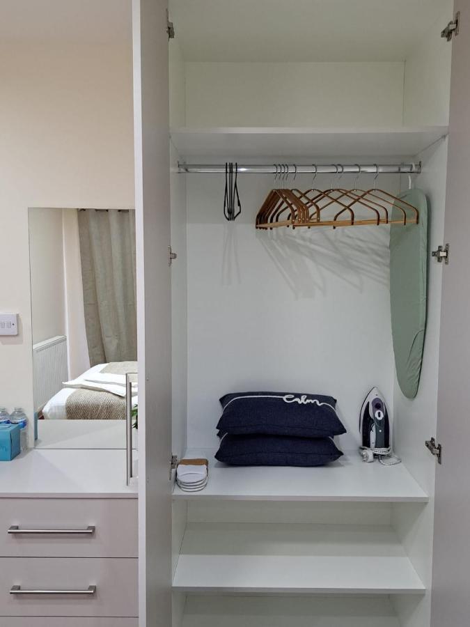 Modern 2 Bed 2 Bath Apartment Free Parking Watford  Extérieur photo