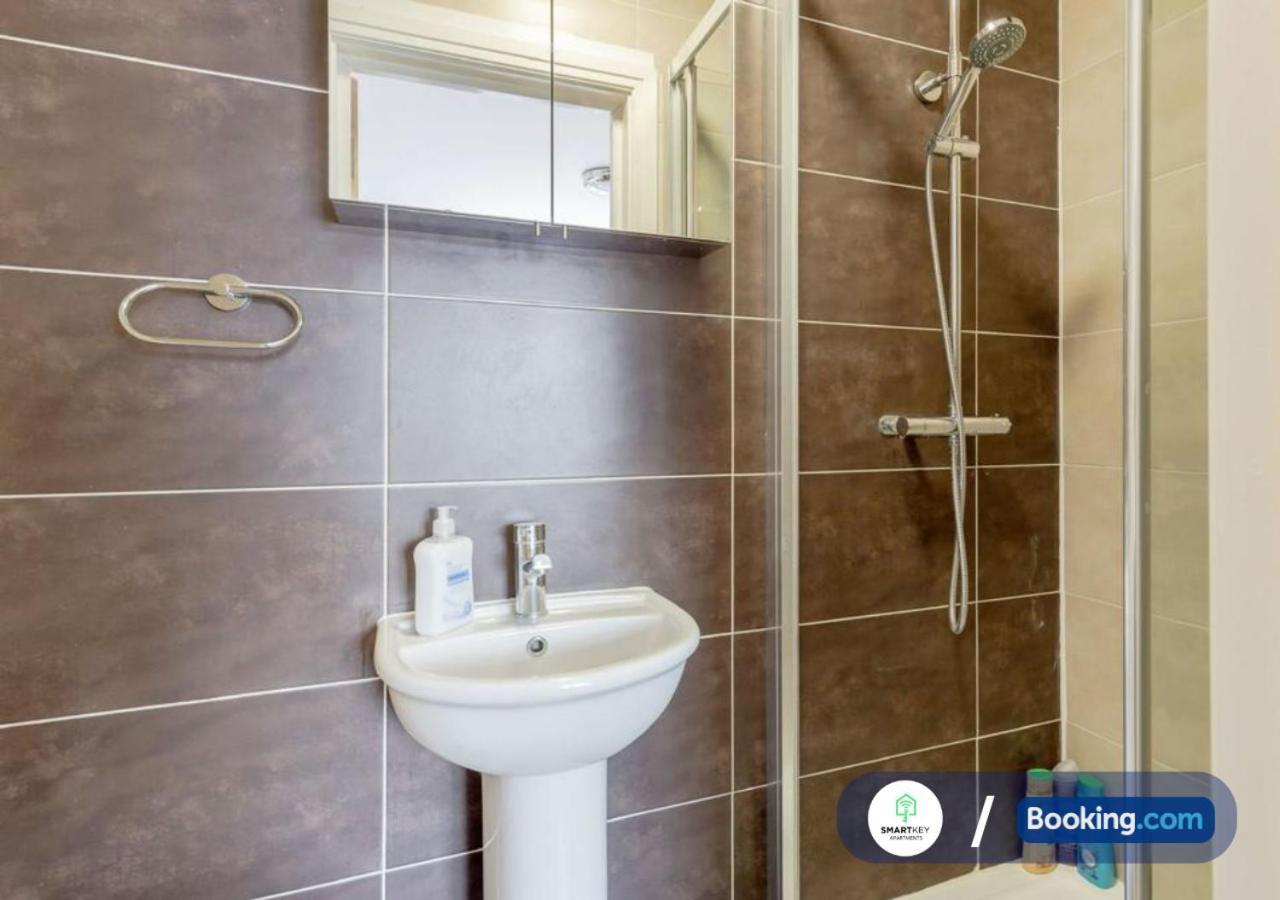 Modern 2 Bed 2 Bath Apartment Free Parking Watford  Extérieur photo