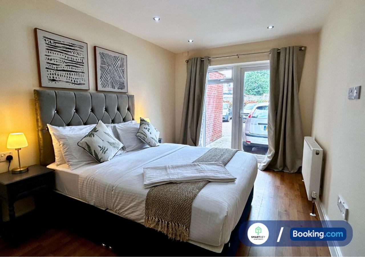 Modern 2 Bed 2 Bath Apartment Free Parking Watford  Extérieur photo