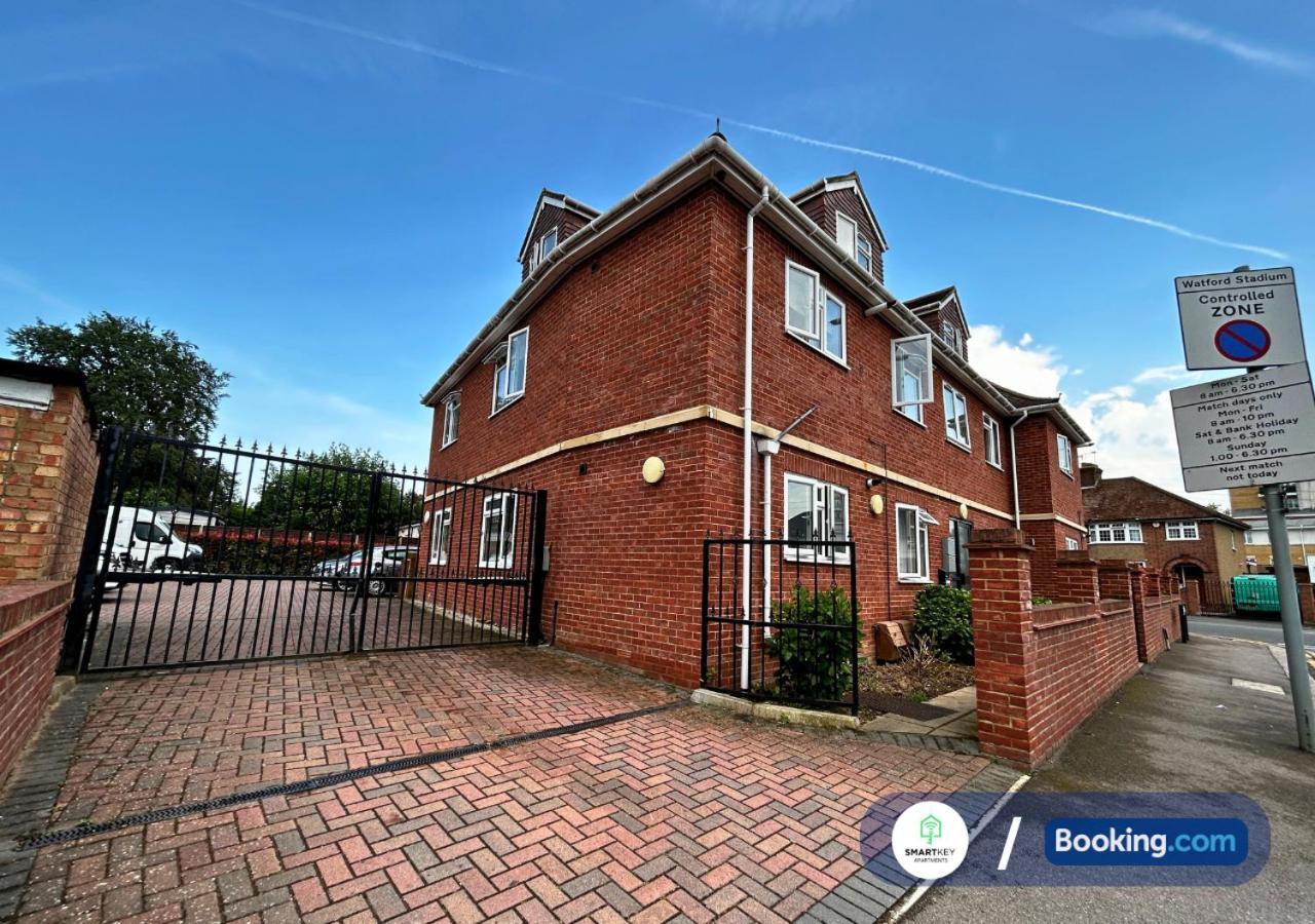 Modern 2 Bed 2 Bath Apartment Free Parking Watford  Extérieur photo